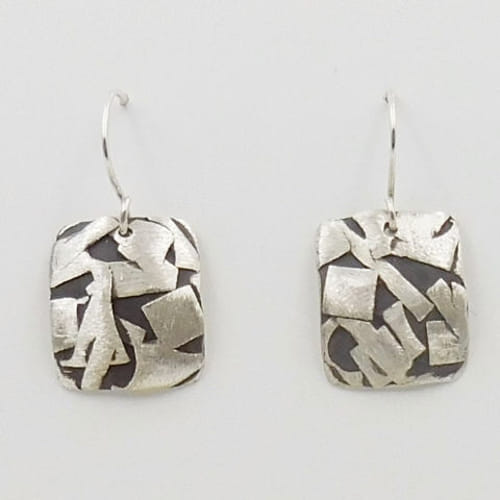 Click to view detail for DKC-1068 Earrings, Rounded Squares Silver with Black Accents $70